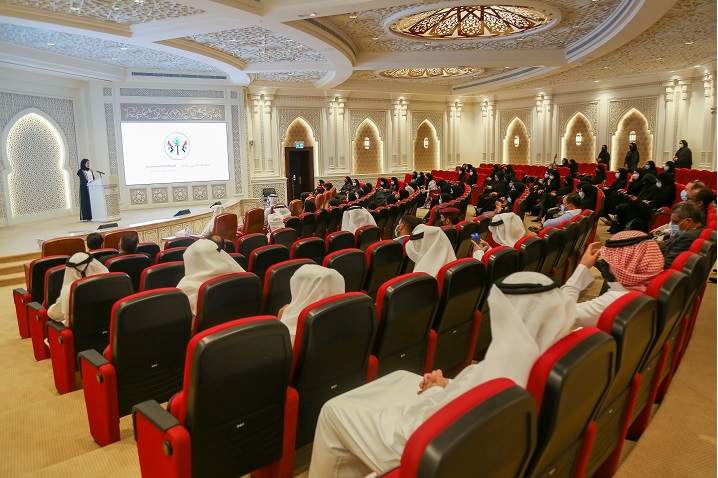 بدء أولى الورش التعريفية بالجائزة على مسرح مجمع القرآن الكريم بالشارقة